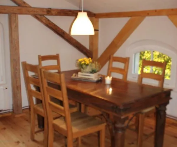 Goldgrund Gartenblick