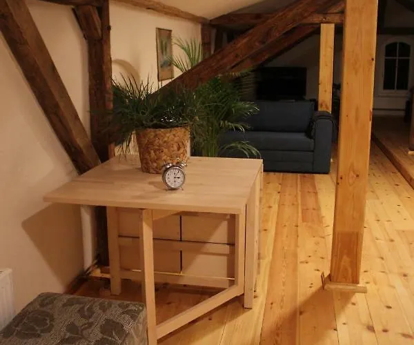 Goldgrund Gartenblick *